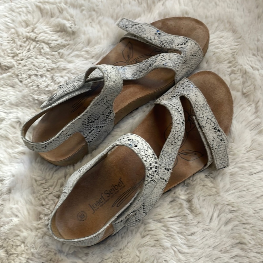 Josef Seibel Size 39 Sandals